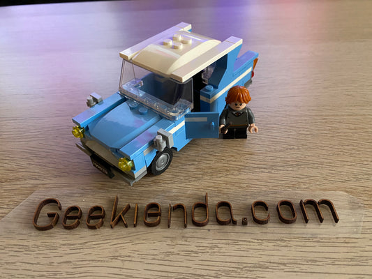 .Geekienda - LEGO Harry Potter Automovil Ford anglia y minifigura de Ron Weasley- LEGO Harry Potter