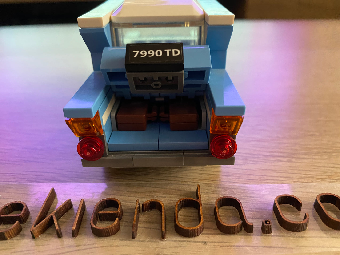 .Geekienda - LEGO Harry Potter Automovil Ford anglia y minifigura de Ron Weasley- LEGO Harry Potter