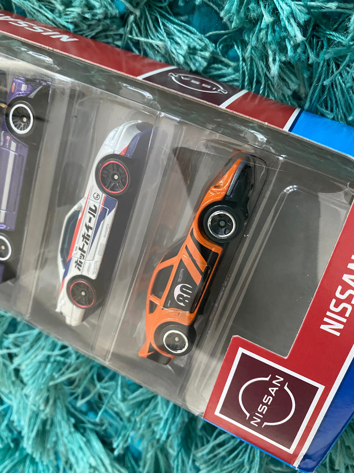 .Geekienda - Hotwheels Set 5 vehiculos básico nissan coleccion 2023