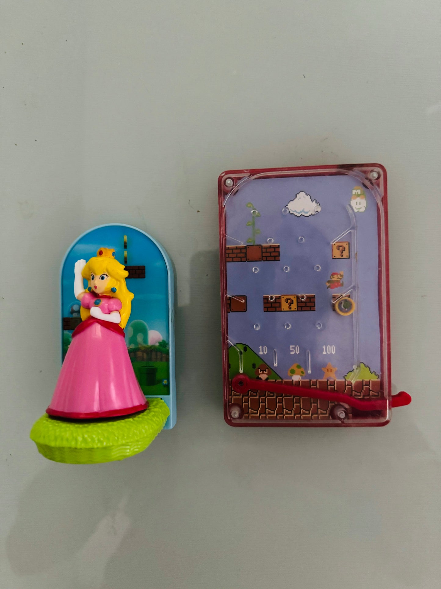 .Geekienda - promocional edición súper Mario haz el mayor numero de puntos y princesa (basado en videojuegos y juegos de mesa ) funcionan en perfecto estado
