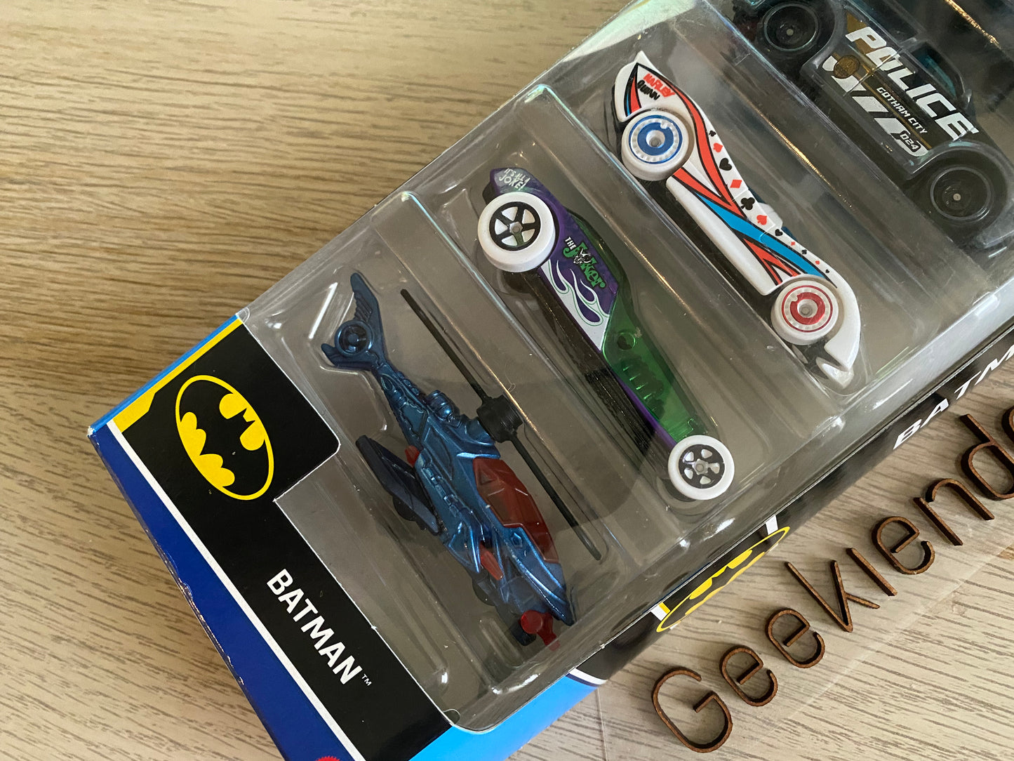 .Geekienda - Hotwheels Set 5 vehiculos básico batman  coleccion final 2023