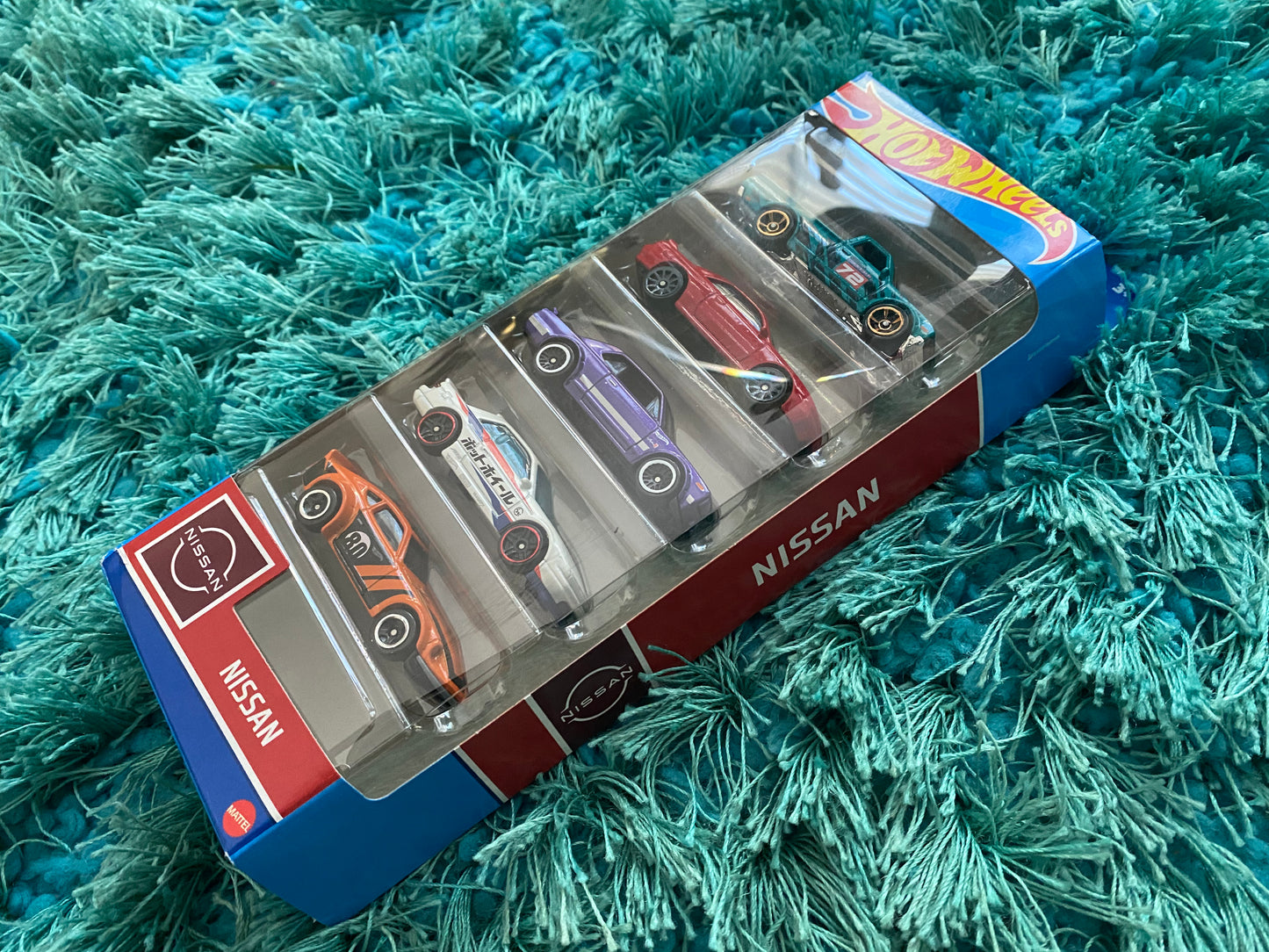 .Geekienda - Hotwheels Set 5 vehiculos básico nissan coleccion 2023