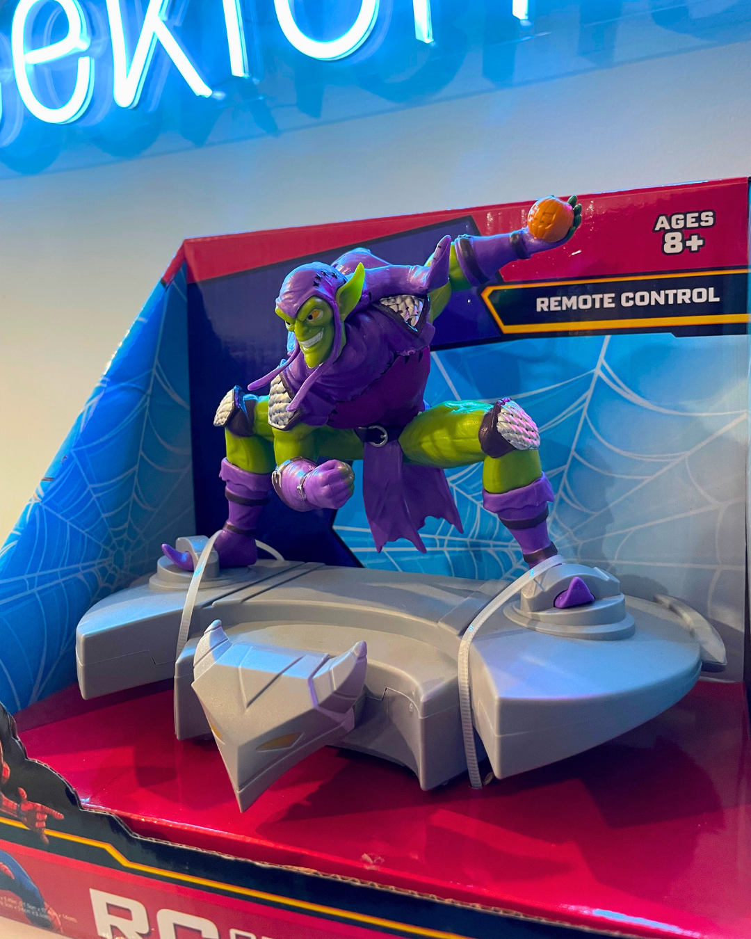 .Geekienda - duende verde de Spiderman  a control remoto -Disney marvel programas infantiles