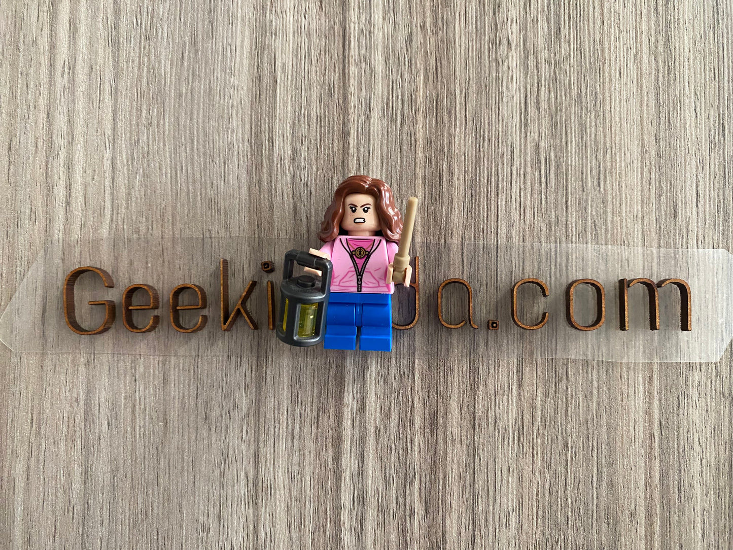 .Geekienda - LEGO Minifigura Hermione con farol - LEGO Harry potter